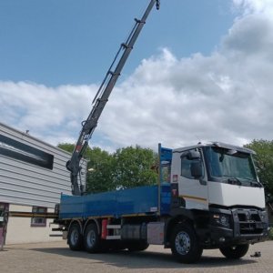 foto Eur6 Renault 6x4 valník 6.8m + Hiab 18tm (dosah 14.5m)