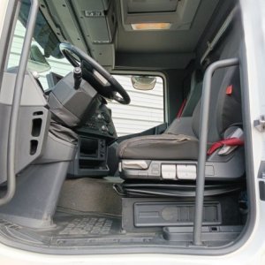 foto Eur6 Renault 6x4 valník 6.8m + Hiab 18tm (dosah 14.5m)